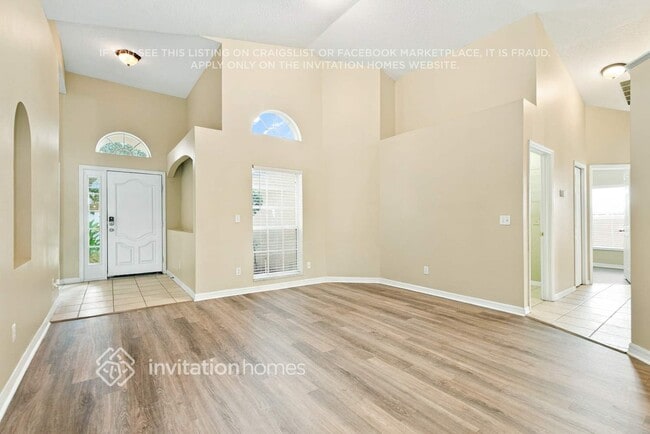 Building Photo - 300 Balogh Pl