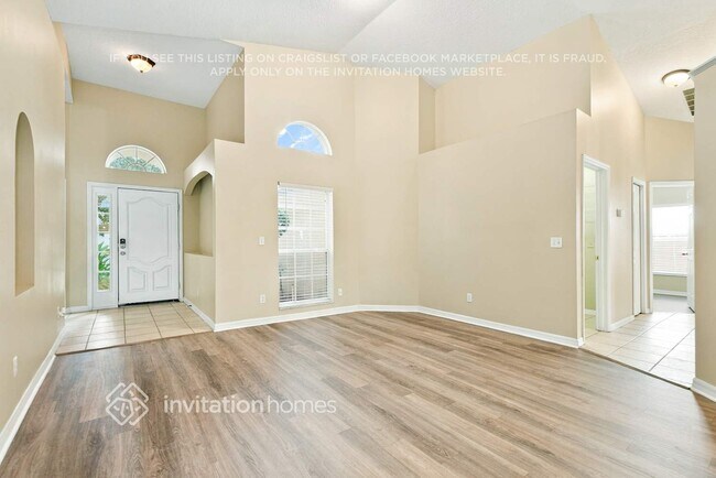 Foto del edificio - 300 Balogh Pl