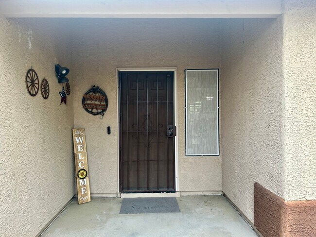 Foto del edificio - 8527 N Spring Creek Dr