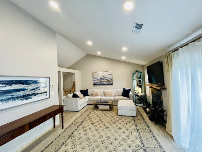 Foto del edificio - 2429 S Walter Reed Dr