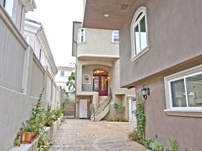 Building Photo - 2503 Voorhees Ave