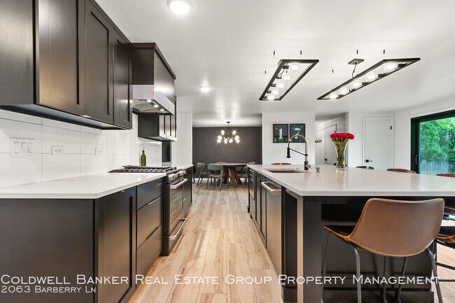 Building Photo - Fully Furnished Rental Home