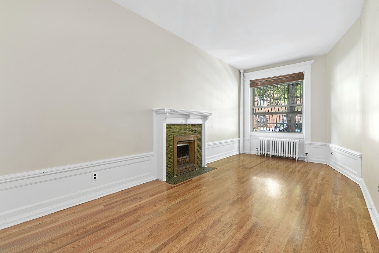 Primary Photo - Huge 1BR with Private Backyard