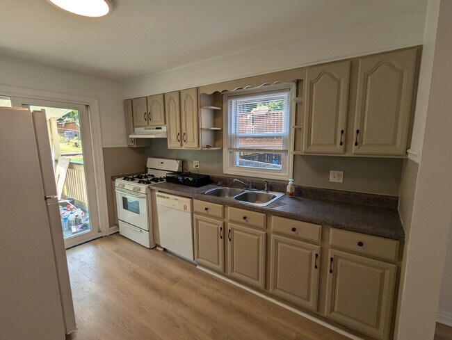 Foto del edificio - 4174 Pine Ave