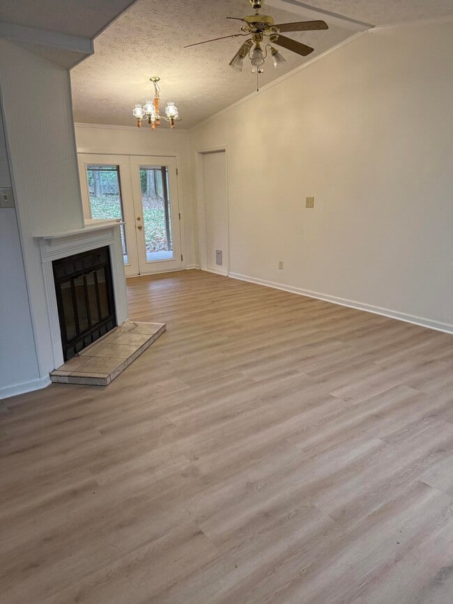 Foto del edificio - 107 Hillside Dr