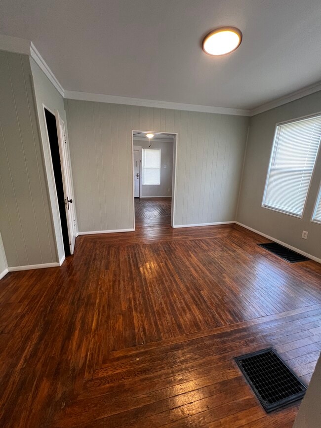 Dining/Office Space - 4414 Ivanhoe Ave