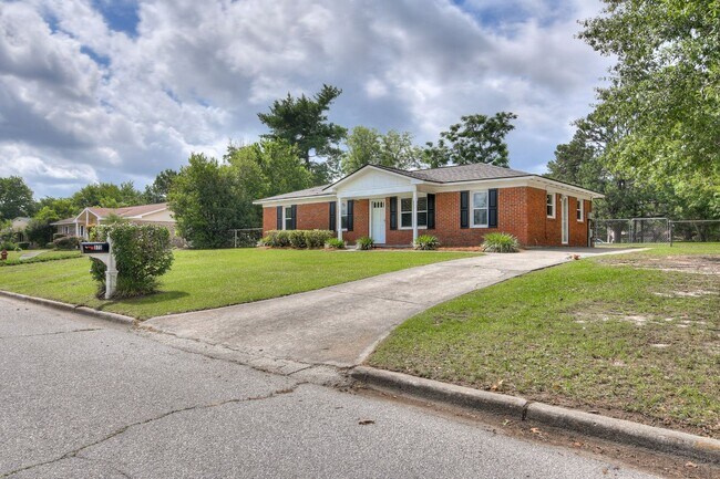 Building Photo - 3 Bedroom Ranch