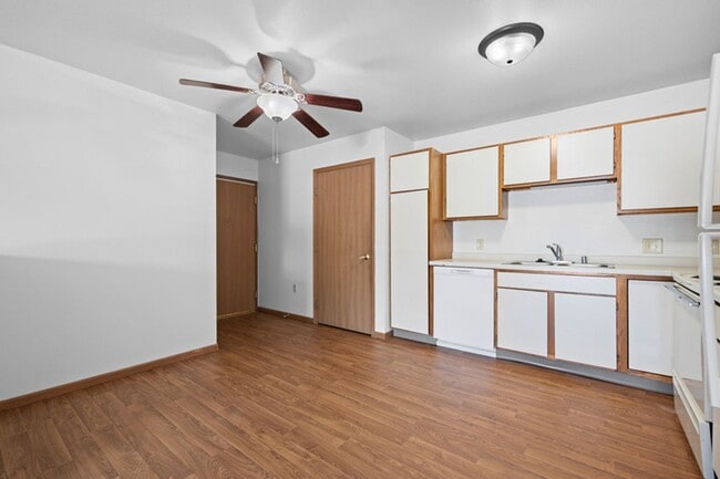 Building Photo - Stoneridge Apartments