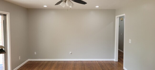 Foto del edificio - Remodeled 3 bedroom 2 bathroom house with ...