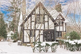 Building Photo - 7020 S Woodland Rd