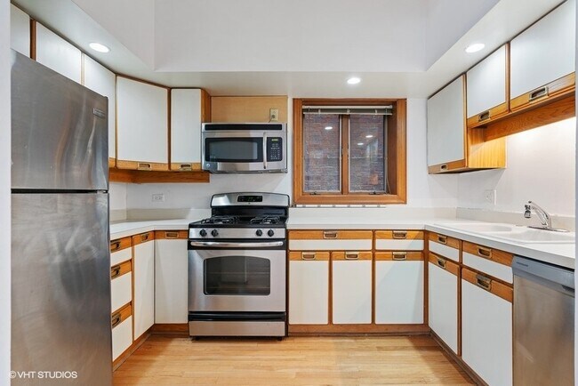 Building Photo - 2020 N Fremont St