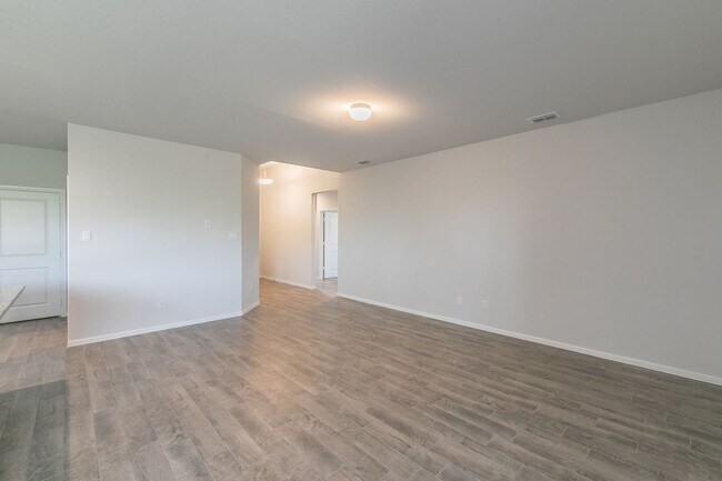 Foto del edificio - Stunning New 4-Bedroom Single-Story Home b...