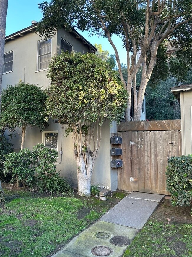 Building Photo - 505 W Maple St