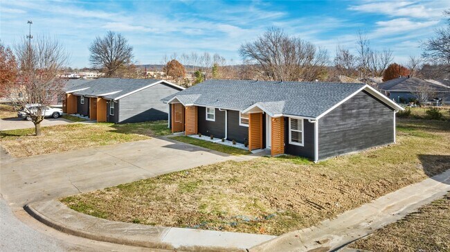 Building Photo - 400 Trailside Ter