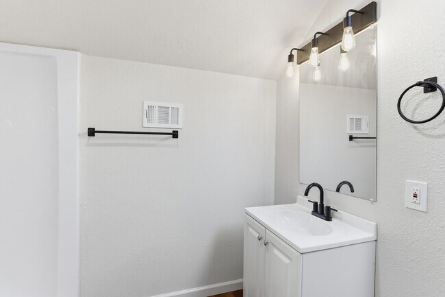 Foto del edificio - 69 N Tucker St