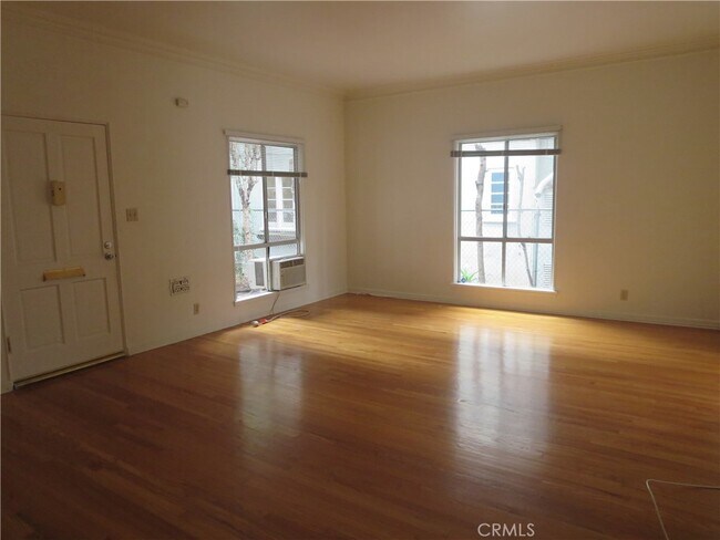 Building Photo - 433 Rexford Dr