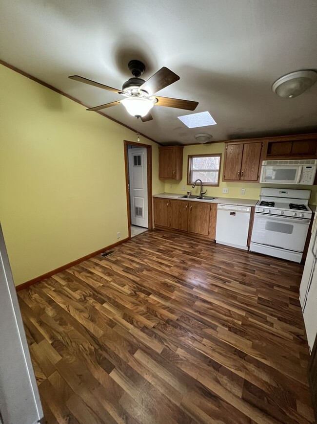 Foto del edificio - 3 Bed, 2 Bath Single Family home - Pierz -...