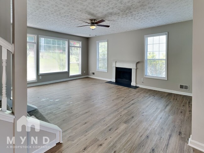 Foto del edificio - 2587 Riverwood Spring