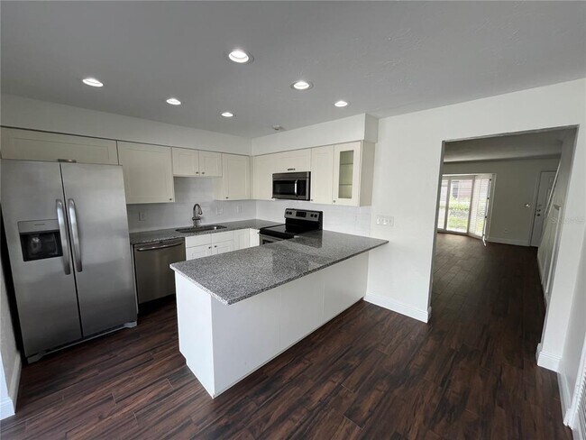 Building Photo - 301 S Bungalow Park Ave