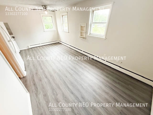 Building Photo - 2116 Market Ave N