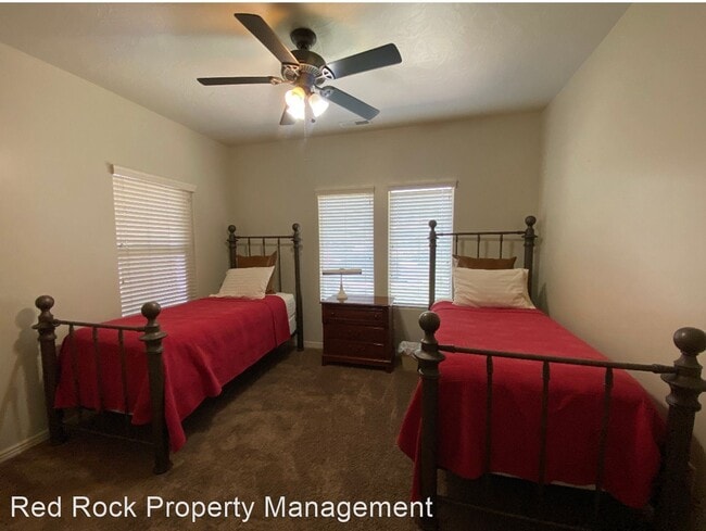 Building Photo - 4 br, 2 bath House - 236  E Stonehedge Dr