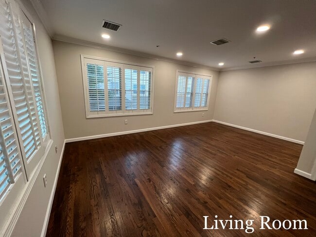 Foto del edificio - 54 Myrtle Ave