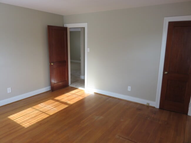 Building Photo - 5906 New Osborne Tpke