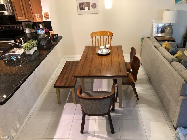 Foto del edificio - 2 br, 2.5 bath Townhome - 847 NE 17th Way