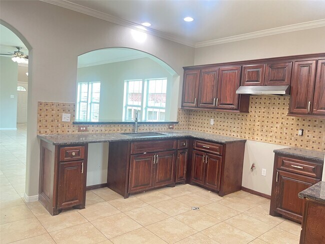 Building Photo - 6430 Skyview Dr