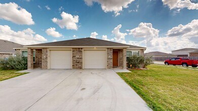 Building Photo - 1717 Clovis Dr