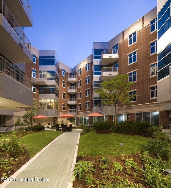 Foto del edificio - 324 E Main St