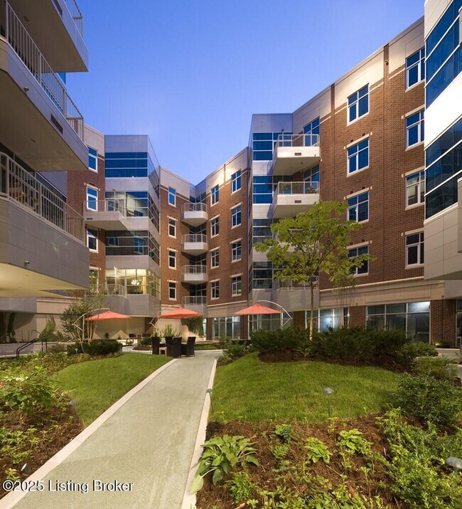 Building Photo - 324 E Main St