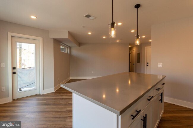 Foto del edificio - 3965 Lancaster Ave