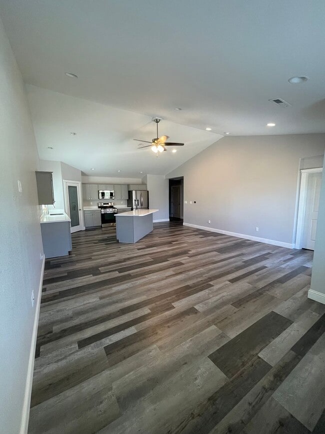 Building Photo - Entertainers delight, 3bdrm 2.5 bath home ...