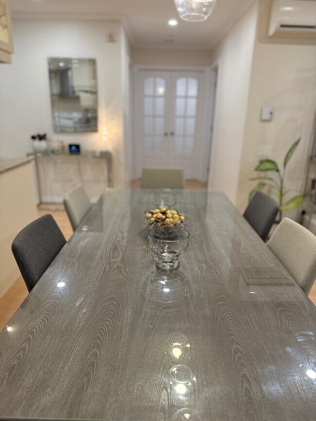 Building Photo - 5282 Rue Du Sureau