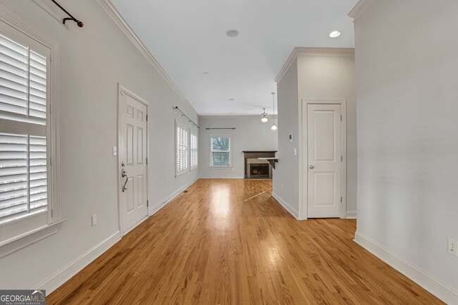 Building Photo - 225 Carlyle Park Dr