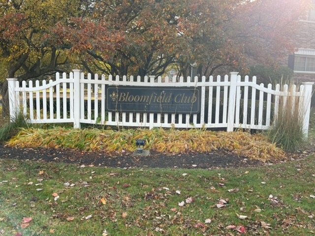 Foto del edificio - 625 E Fox Hills Dr