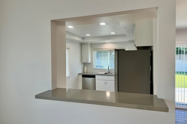 Building Photo - 74880 San Simeon Dr