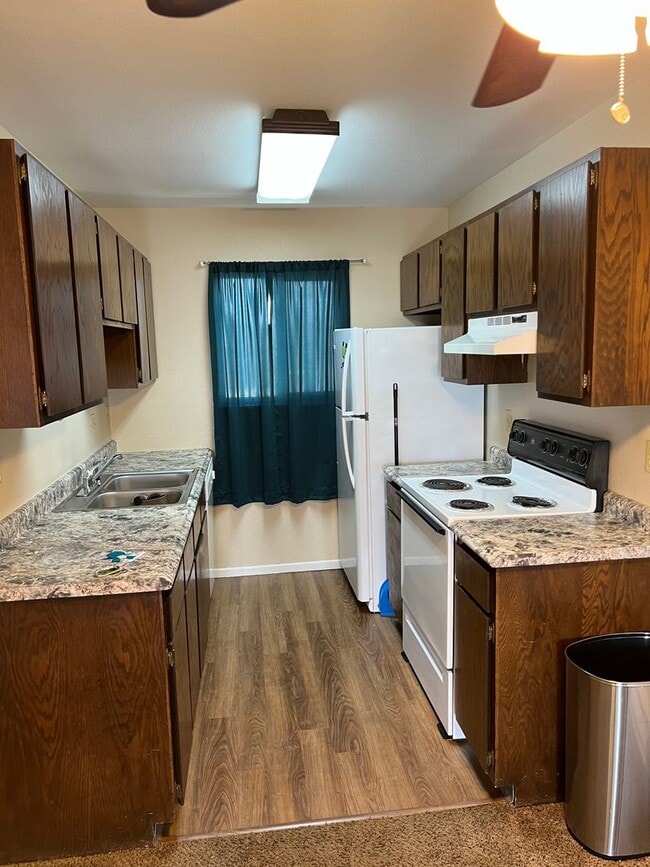 Building Photo - 2 Bedroom 1 Bathroom Apartment