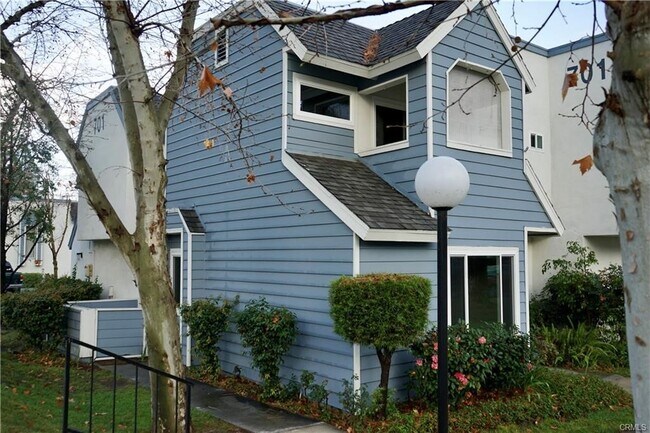 Building Photo - 701 Church Pl