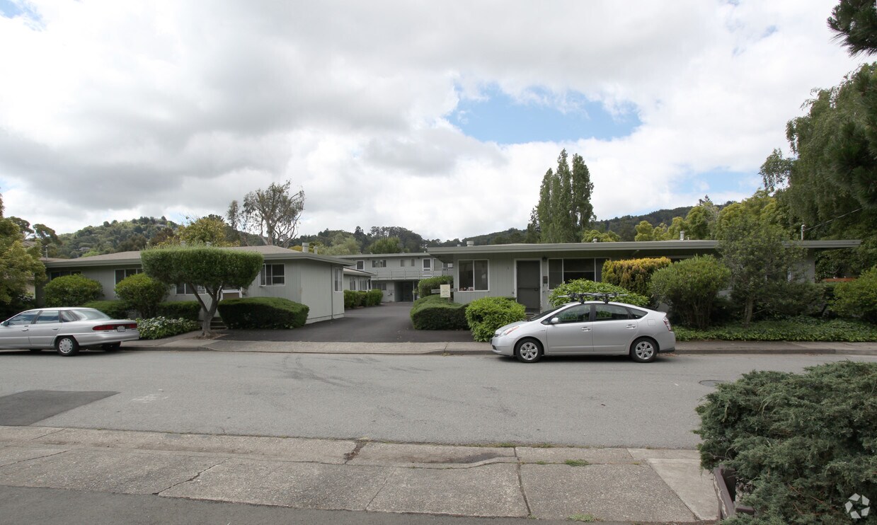 Foto del edificio - 23 Redwood Ave