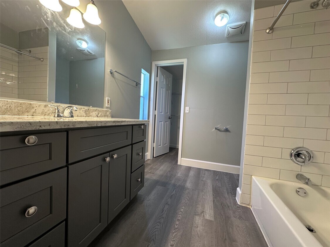 Building Photo - 321 Bayou Dr