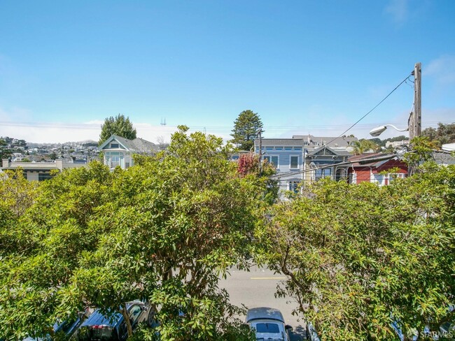 Building Photo - 407 Sanchez St