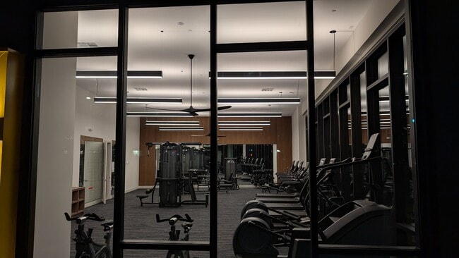 Building Photo - 3328 Flash Cmn