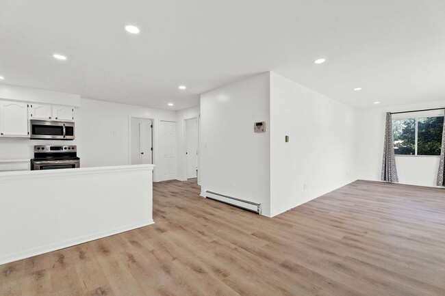 Foto del edificio - BEAUTIFULLY UPDATED 2 BEDROOM CONDO