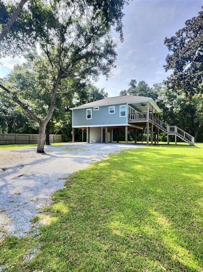 Foto del edificio - 2-Bedroom, 2-Bathroom home on a large corn...