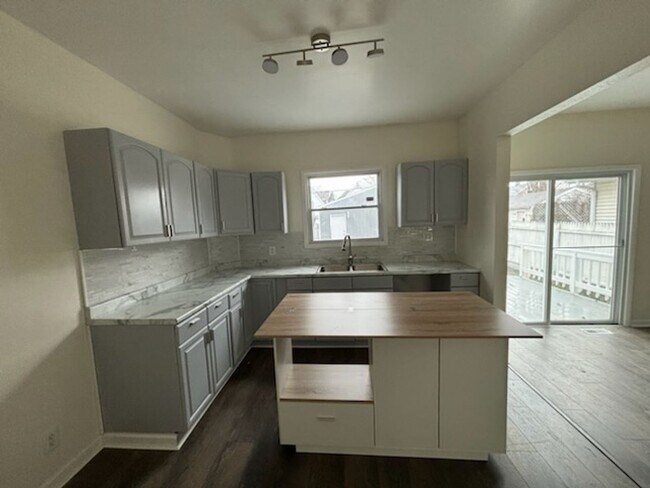 Foto del edificio - 3 Bed Toledo House MINT Condition!