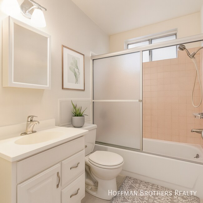 Foto del edificio - 5709 Willowcrest Ave