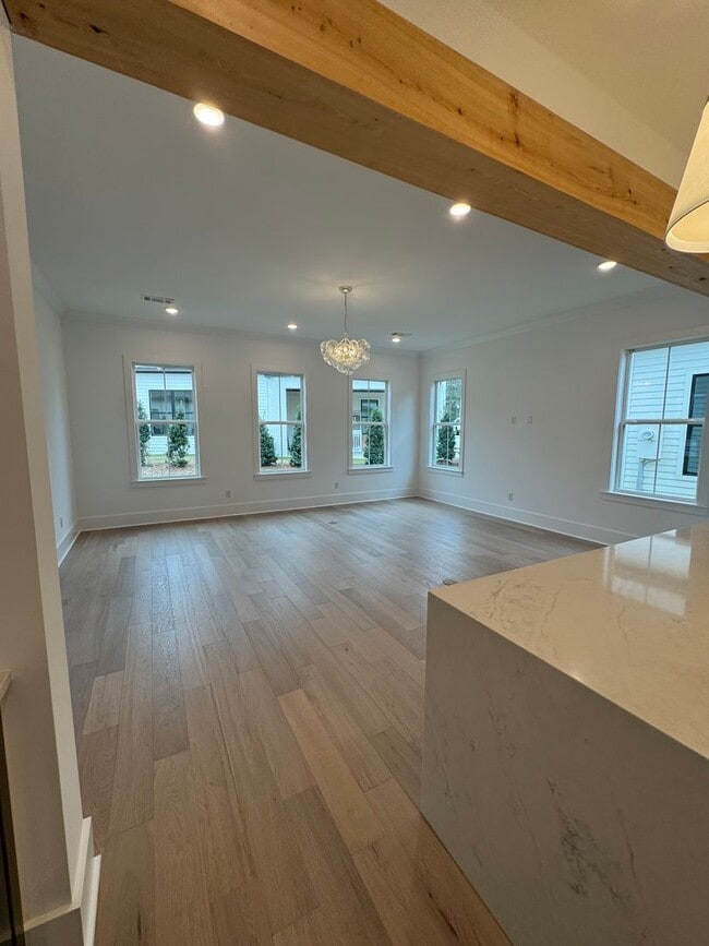 Building Photo - Belmont 1217