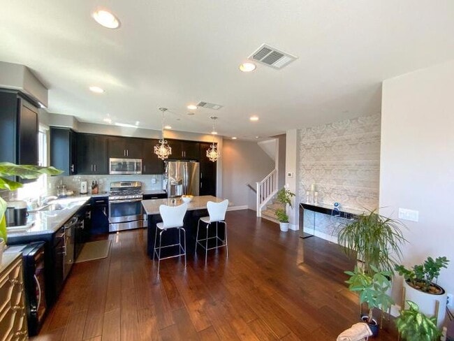 Building Photo - 3 bedroom in Milpitas CA 95035